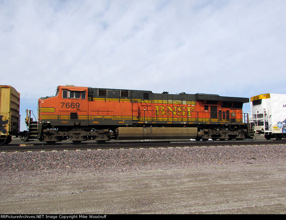 BNSF 7669